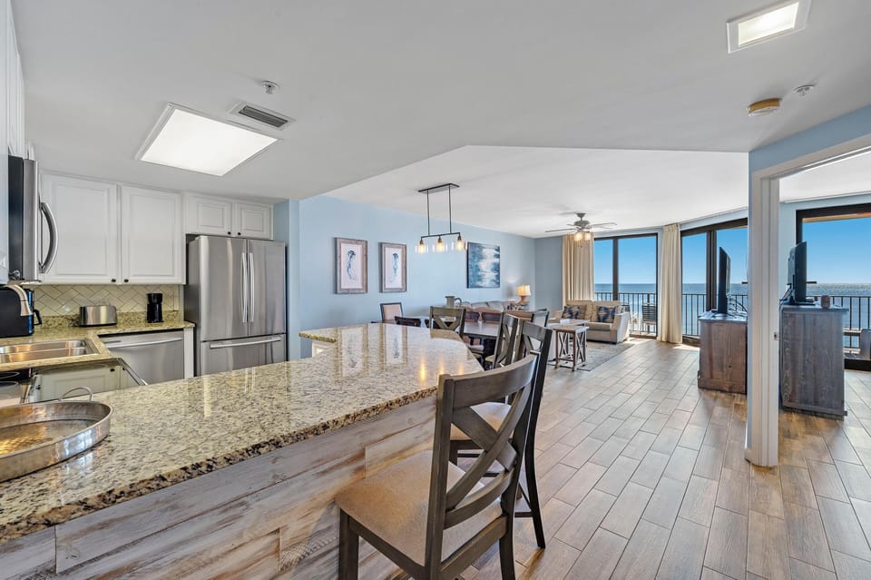 Condo, Multiple Beds (Phoenix X 603) | Private kitchen | Oven, toaster, paper towels