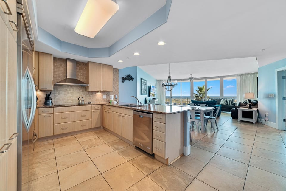 Condo, Multiple Beds (Caribe D412) | Private kitchen | Oven, toaster, paper towels