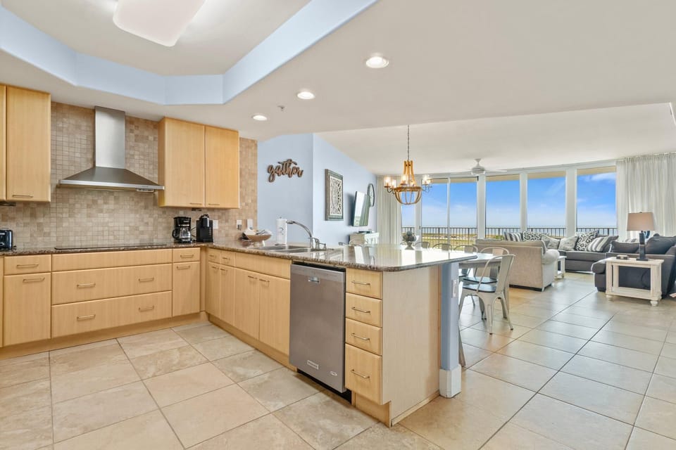 Condo, Multiple Beds (Caribe D412) | Private kitchen | Oven, toaster, paper towels