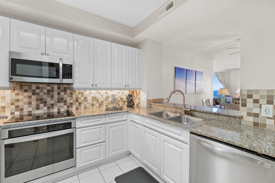 Condo, Multiple Beds (Beach Colony West 11B) | Private kitchen | Oven, toaster, paper towels
