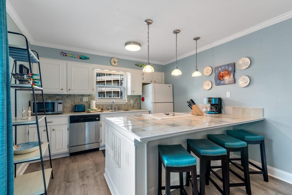 Condo, Multiple Beds (Boardwalk F3) | Private kitchen | Oven, toaster, paper towels