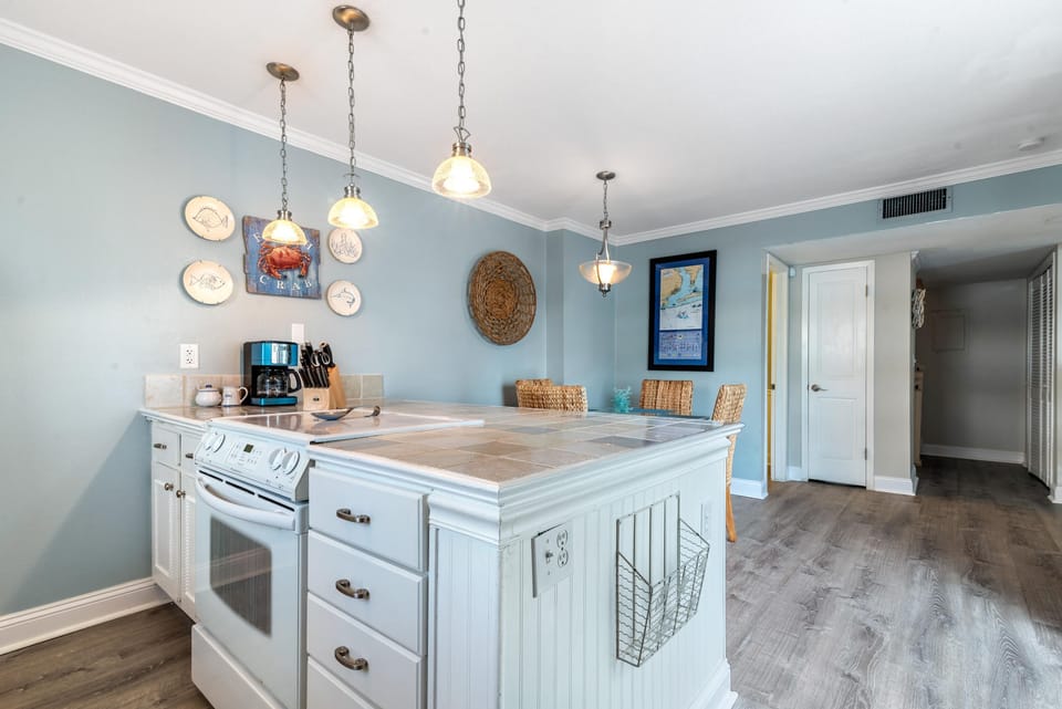 Condo, Multiple Beds (Boardwalk F3) | Private kitchen | Oven, toaster, paper towels
