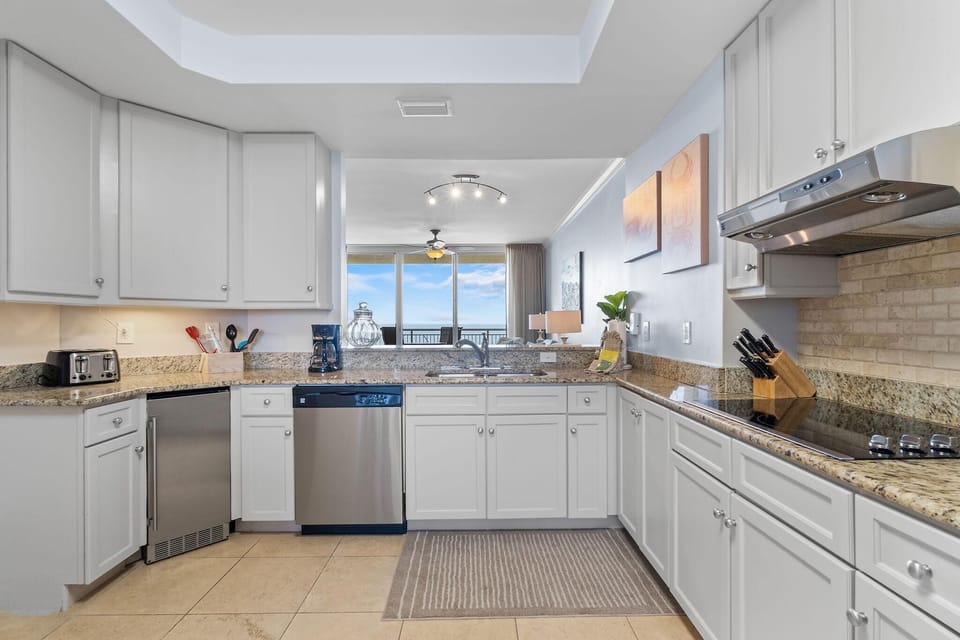 Condo, Multiple Beds (Indigo East 1504) | Private kitchen | Oven, toaster, paper towels