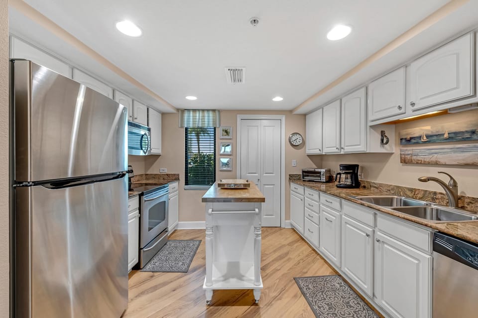 Condo, Multiple Beds (Perdido Towers East 104) | Private kitchen | Oven, toaster, paper towels