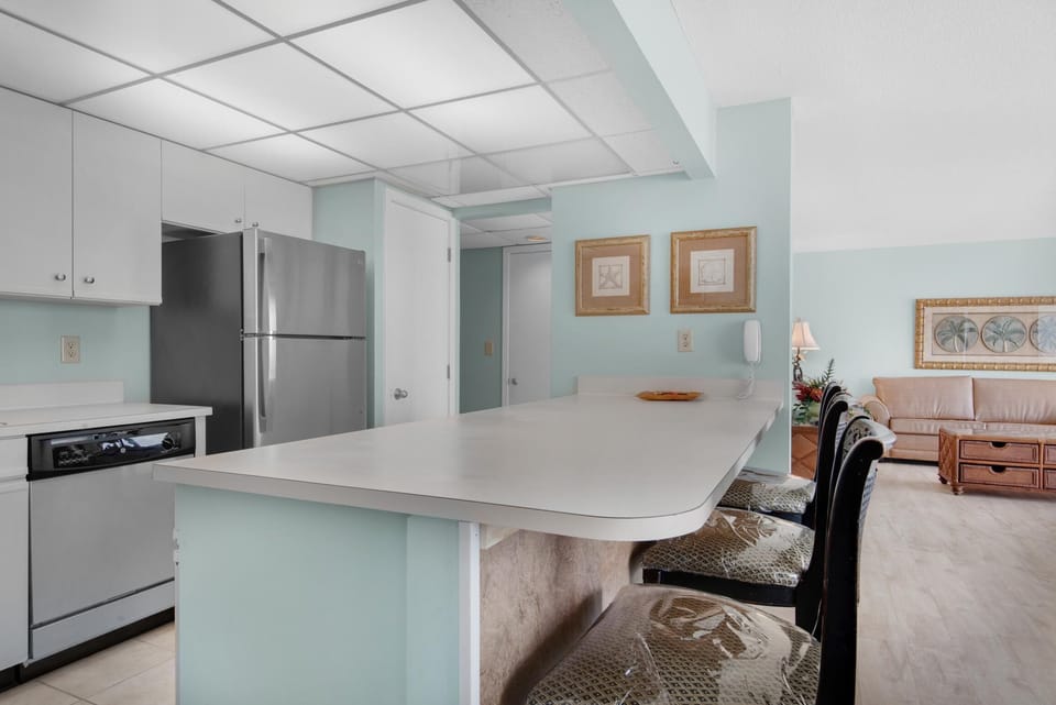 Condo, Multiple Beds (Edgewater Tower 2-307) | Interior