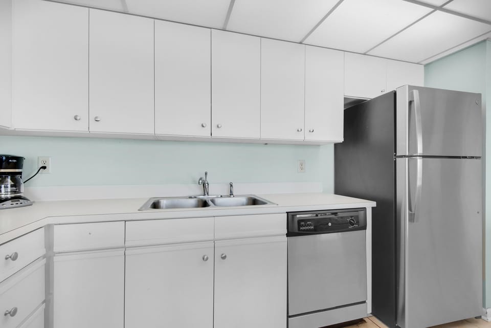 Condo, Multiple Beds (Edgewater Tower 2-307) | Private kitchen | Oven, toaster