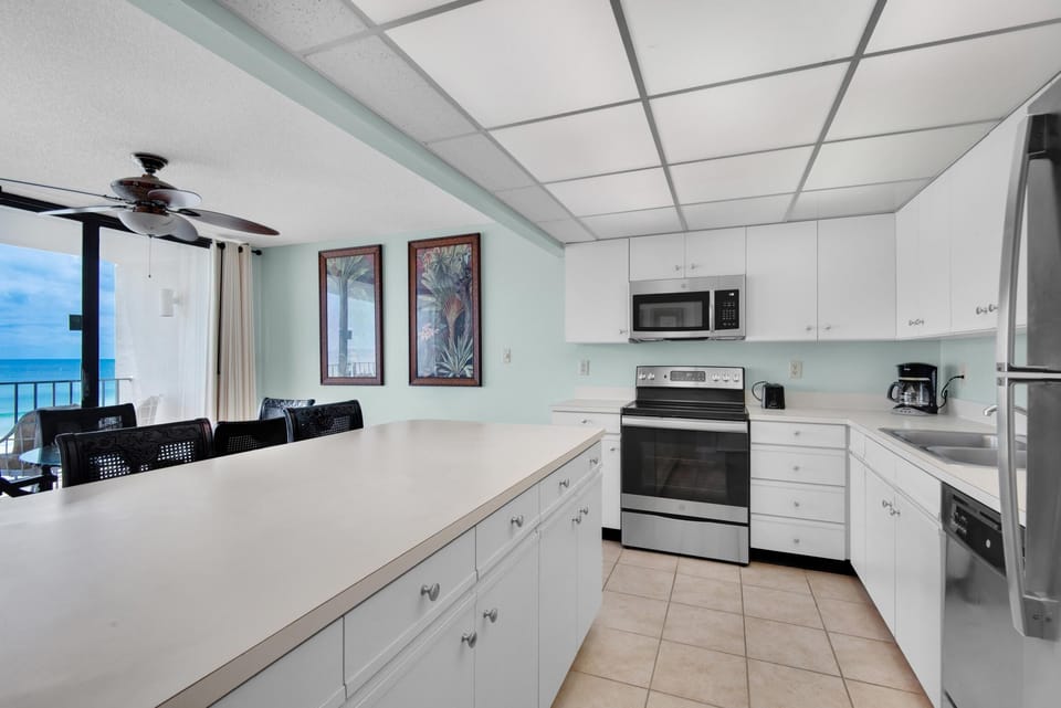 Condo, Multiple Beds (Edgewater Tower 2-307) | Private kitchen | Oven, toaster