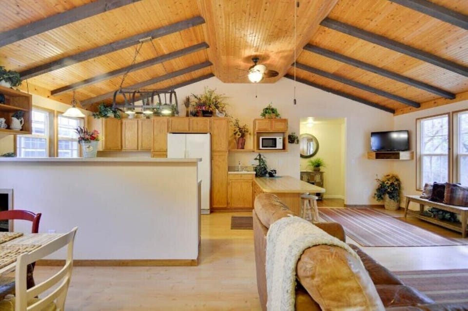Living room, Kitchen, and Dinning.