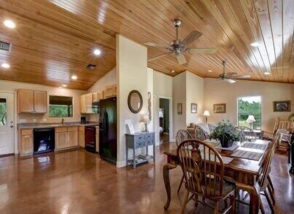 Kitchen/Dining