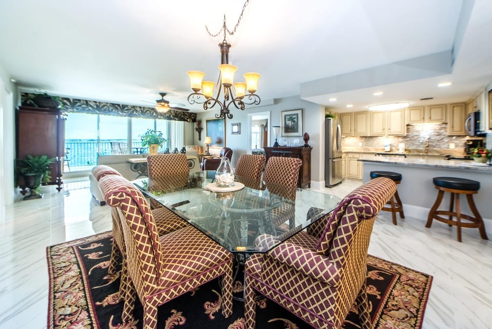 Apartment, Multiple Beds (Waterview Towers 202) | Dining