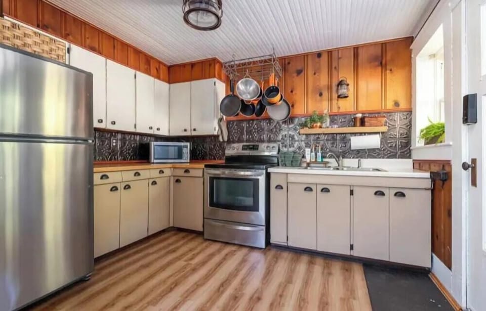 Fully equipped kitchen. Snacks, coffee bar area with coffee, creamers, & snacks 