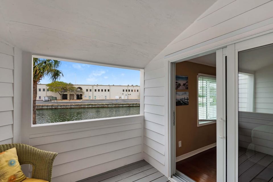 House, Multiple Beds (Shoreline Towers Townhouse 4-3) | Interior