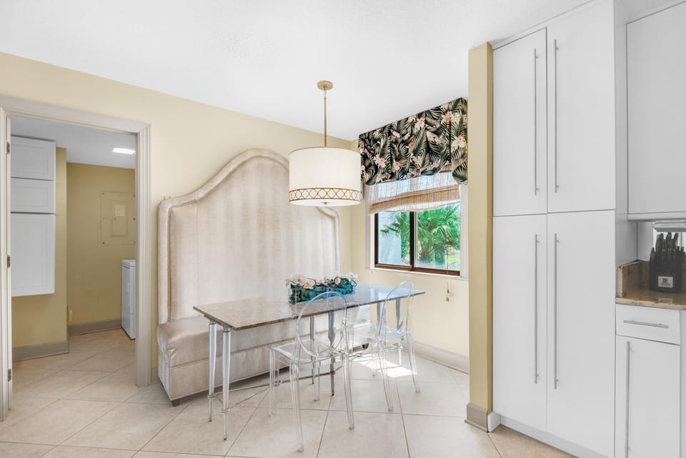 House, Multiple Beds (Shoreline Towers Townhouse 4-1) | Dining