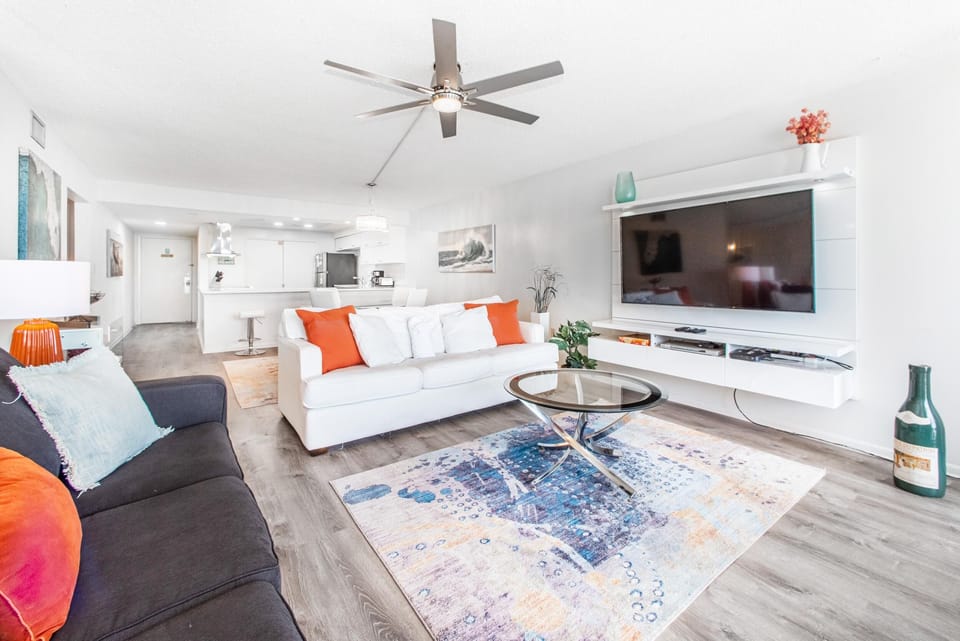 Condo, Multiple Beds (Shoreline Towers 3083) | Living area | TV