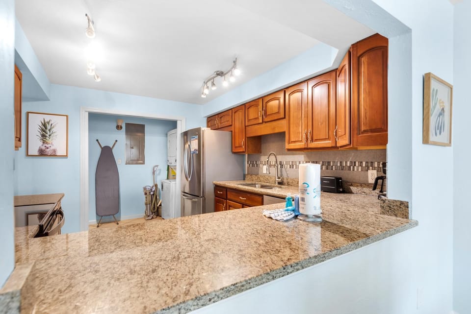 Condo, Multiple Beds (Shoreline Towers 3063) | Interior