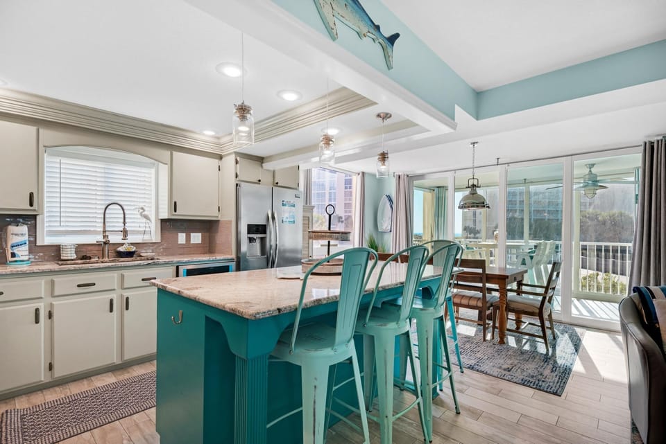 Condo, Multiple Beds (Shoreline Towers 3026) | Private kitchen | Oven, toaster