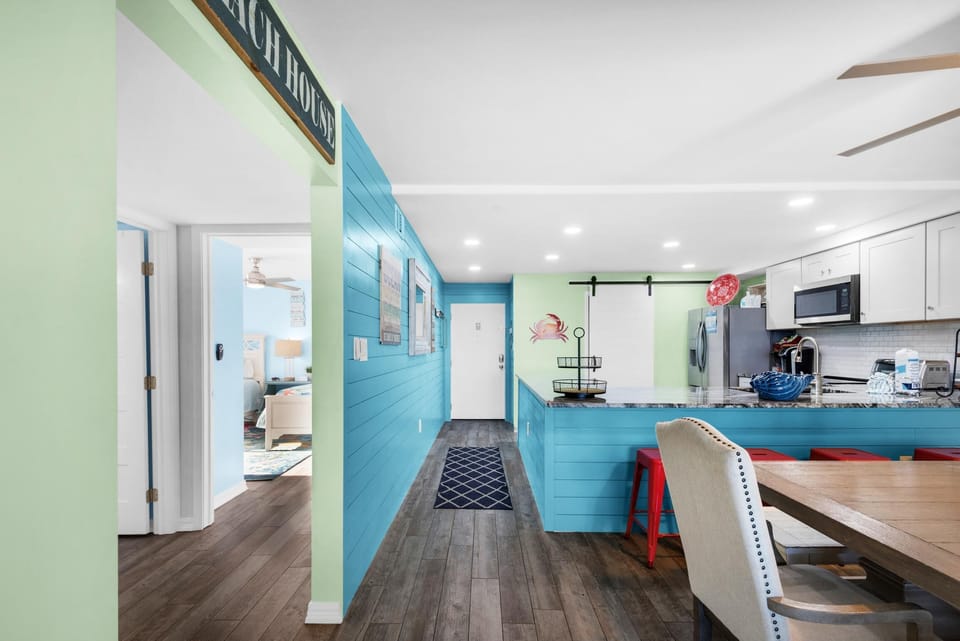 Condo, Multiple Beds (Shoreline Towers 2025) | Dining