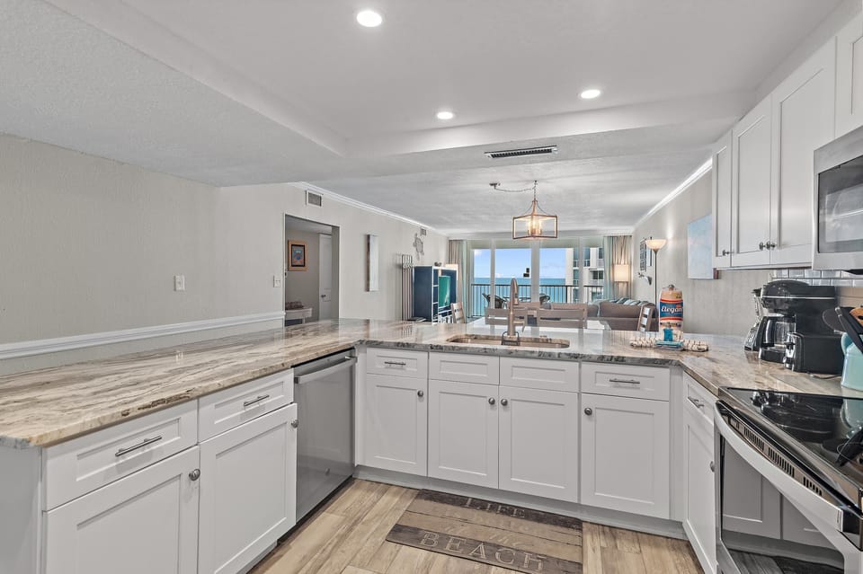 Condo, Multiple Beds (Shoreline Towers 1114) | Private kitchen | Oven, toaster