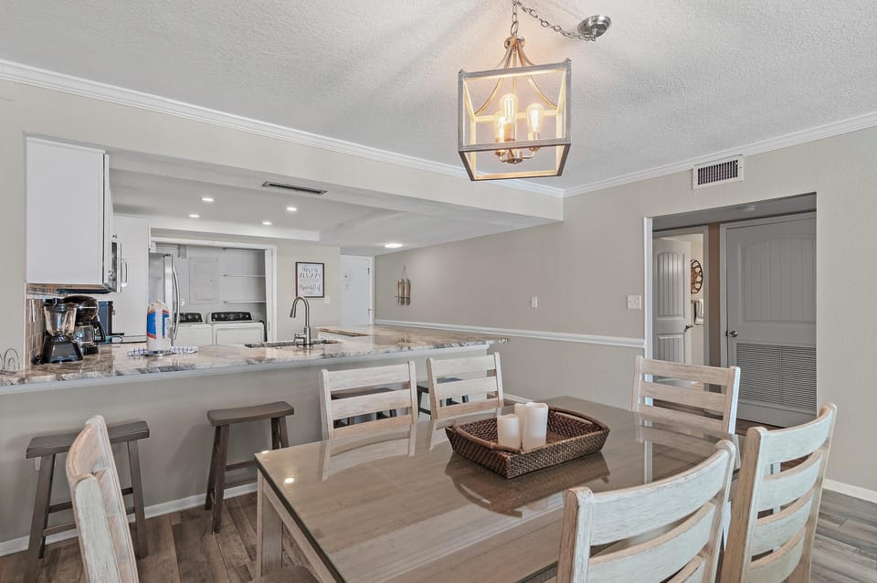 Condo, Multiple Beds (Shoreline Towers 1114) | Dining