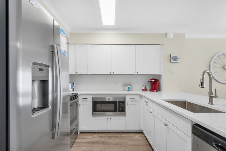 Condo, Multiple Beds (Island Princess 710) | Private kitchen | Oven, toaster