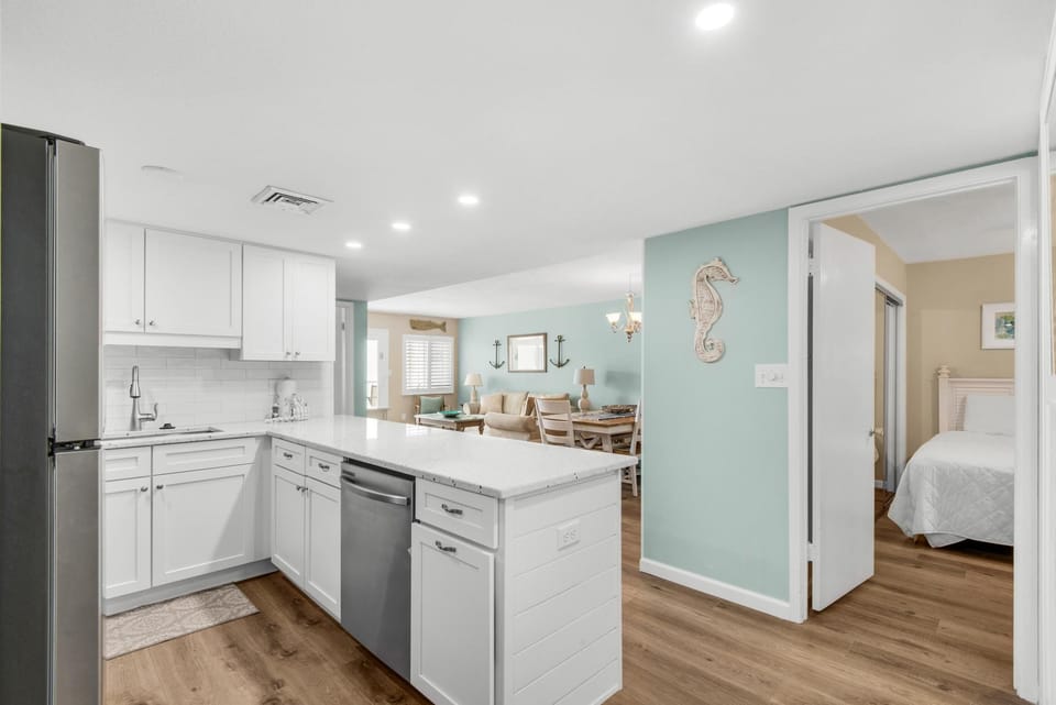 Condo, Multiple Beds (Holiday Surf and Racquet Club 710) | Interior