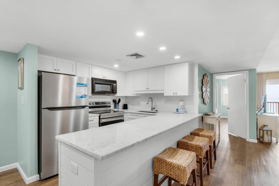 Condo, Multiple Beds (Holiday Surf and Racquet Club 710) | Private kitchen | Oven, toaster