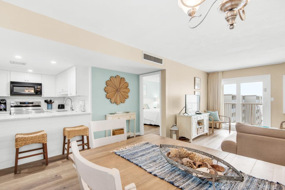 Condo, Multiple Beds (Holiday Surf and Racquet Club 710) | Interior