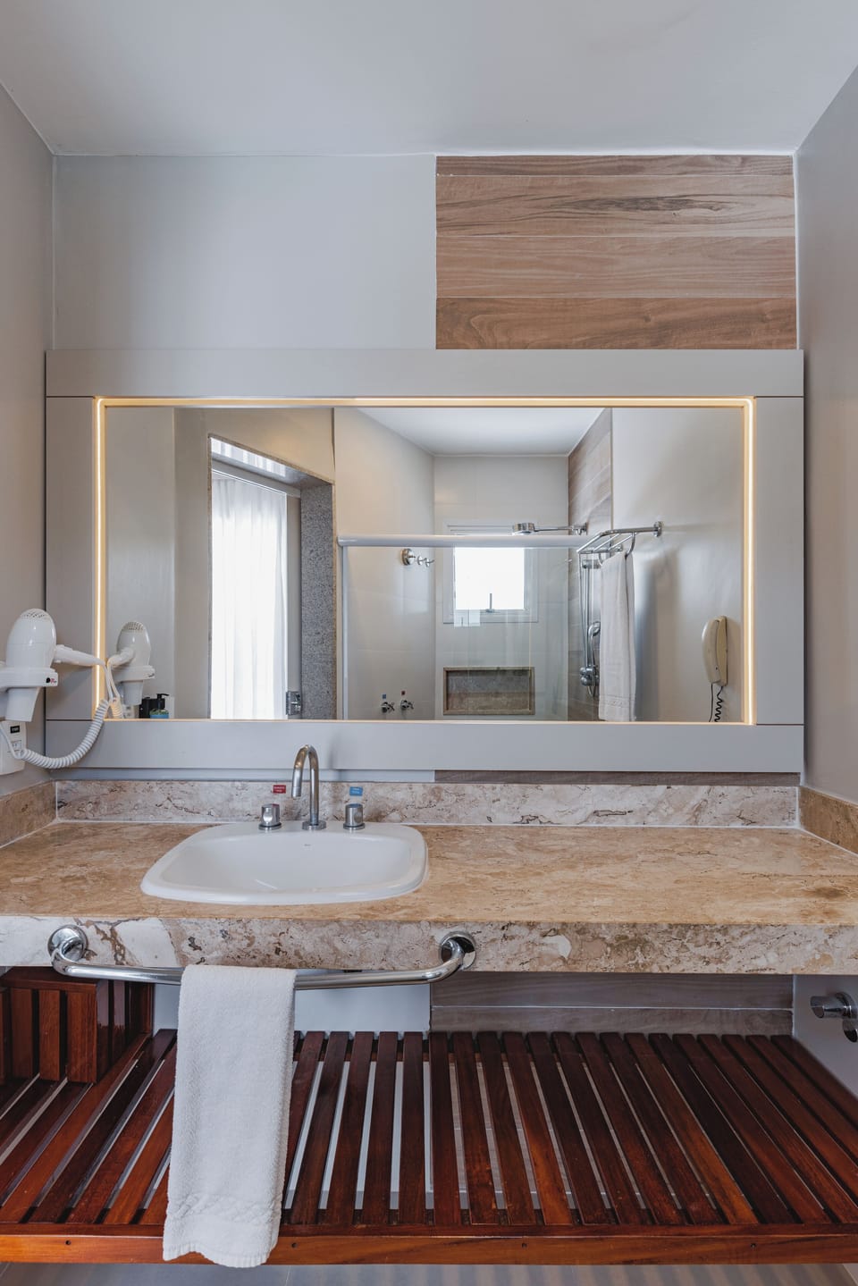 Apartamento Master | Bathroom | Shower, free toiletries, hair dryer, towels