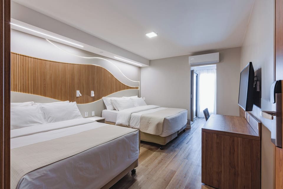 Apartamento Master | Minibar, in-room safe, desk, blackout drapes