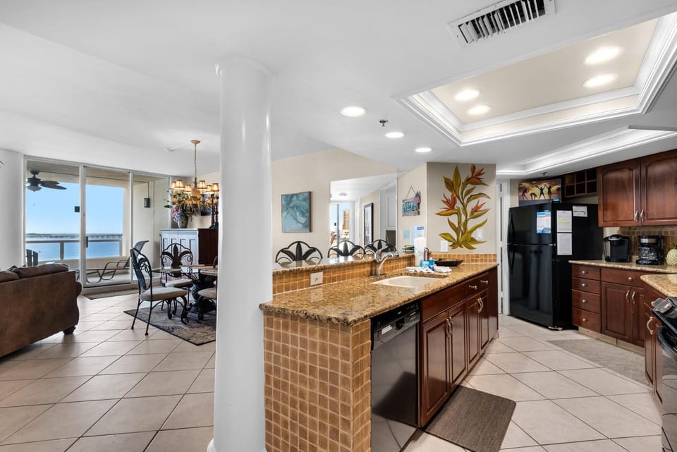 Apartment, Multiple Beds (East Pass 308) | Private kitchen | Oven, toaster