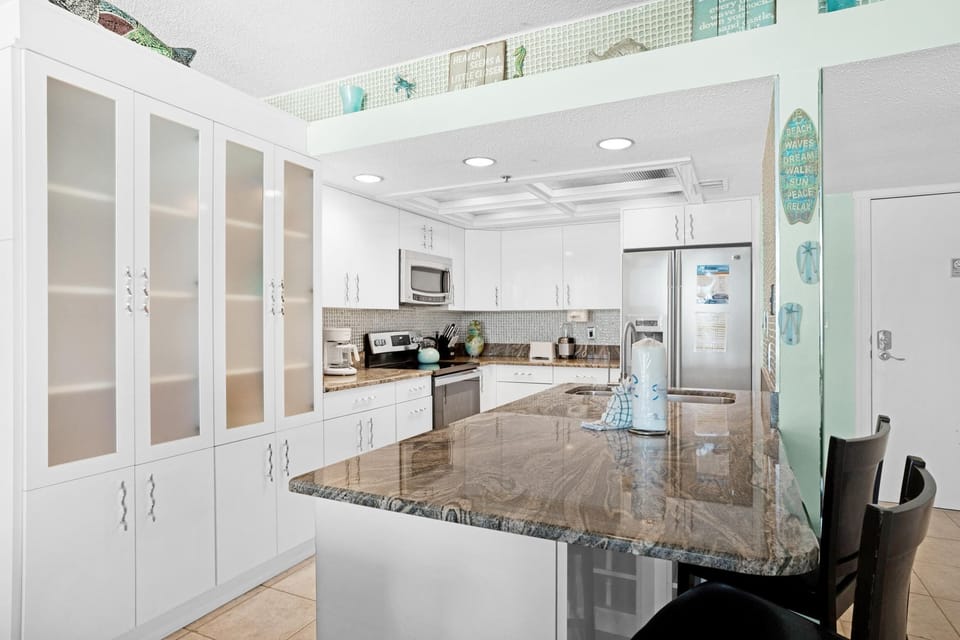 Condo, 1 King Bed with Sofa bed (East Pass 208) | Private kitchen | Oven, toaster