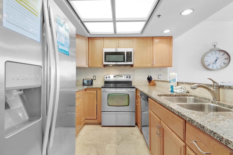 Condo, Multiple Beds (East Pass 207) | Private kitchen | Oven, toaster