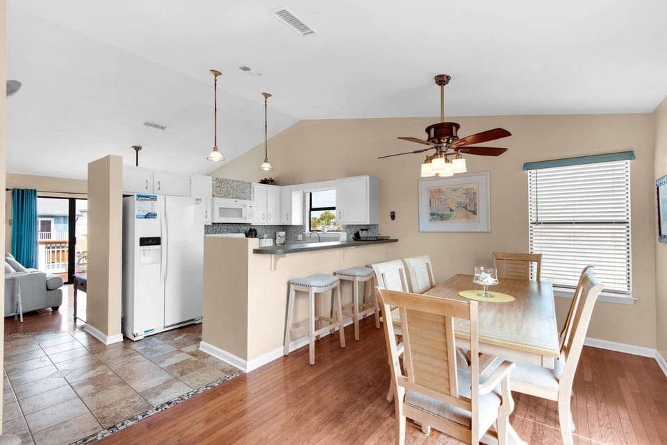 House, Multiple Beds (Beach Side- Harbor View) | Dining