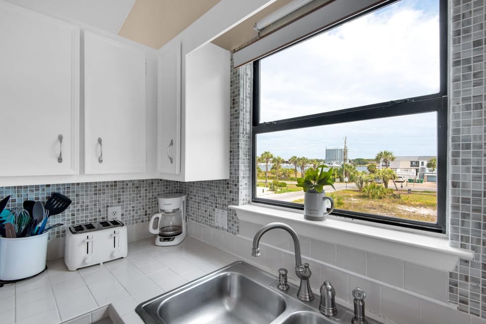 House, Multiple Beds (Beach Side- Harbor View) | Interior