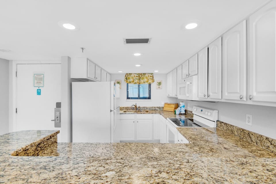 Condo, Multiple Beds (SunDestin 101) | Private kitchen | Oven, toaster