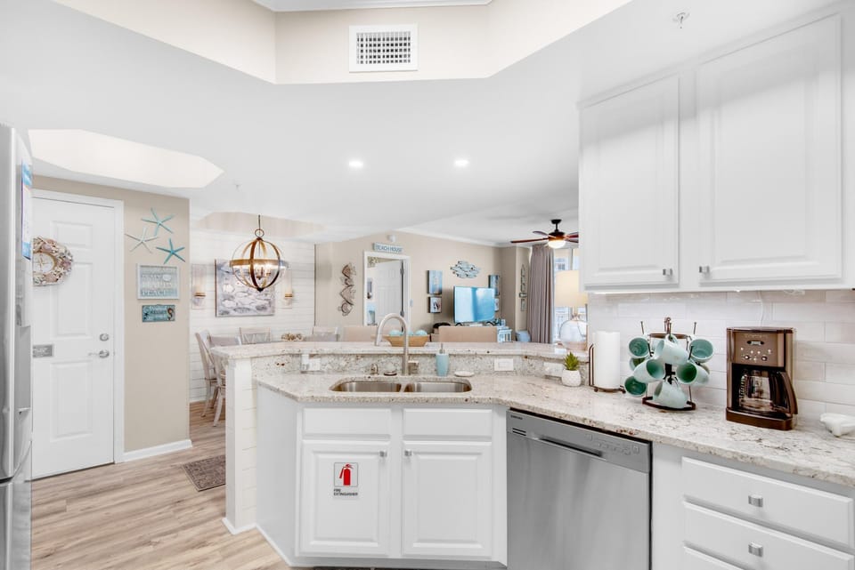 Condo, Multiple Beds (St. Lucia 802) | Private kitchen | Oven, toaster
