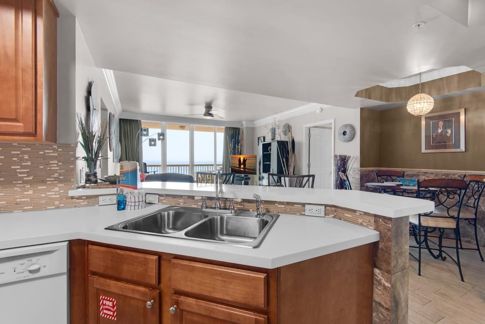 Condo, Multiple Beds (St. Lucia 1103) | Private kitchen | Oven, toaster