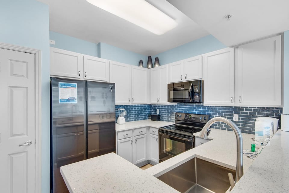 Condo, 1 King Bed with Sofa bed (Palms Resort #2811 Jr. 2BR) | Private kitchen | Oven, toaster