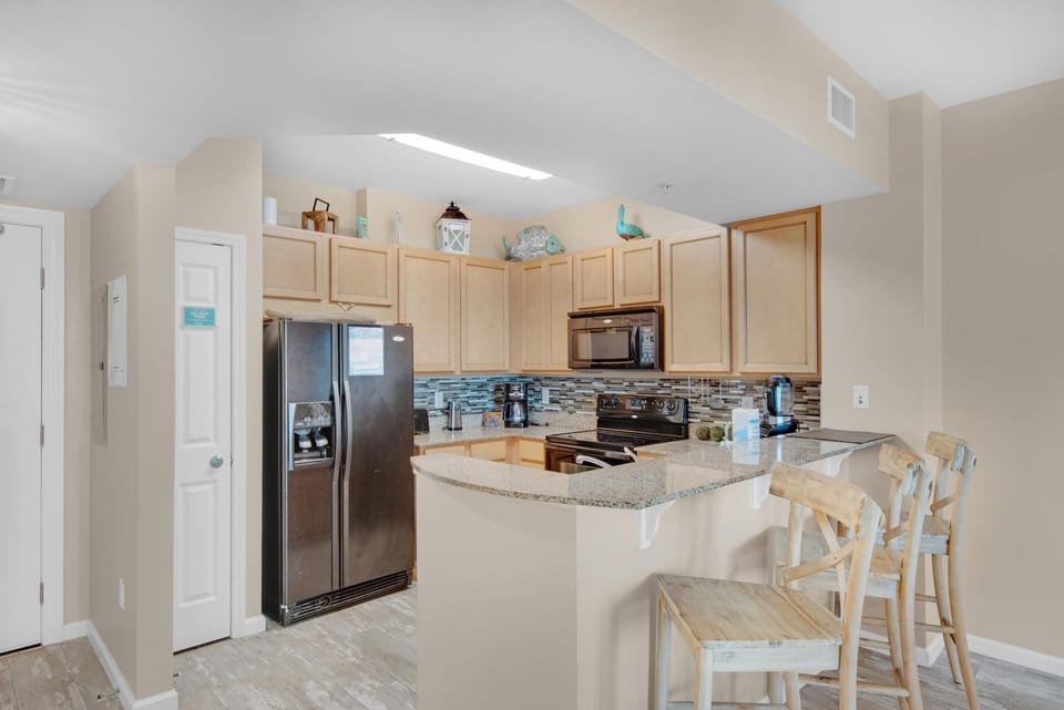 Condo, Multiple Beds (Palms Resort #2713 Jr. 2BR) | Private kitchen | Oven, toaster