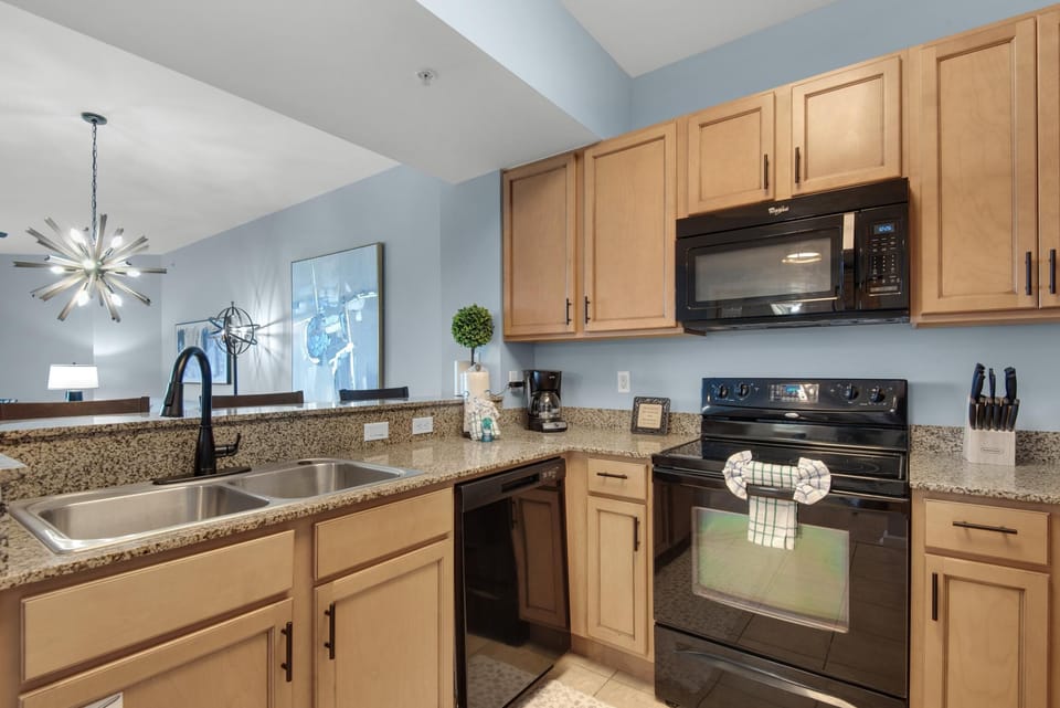 Condo, Multiple Beds (Palms Resort #2606 Jr. 2BR) | Private kitchen | Oven, toaster