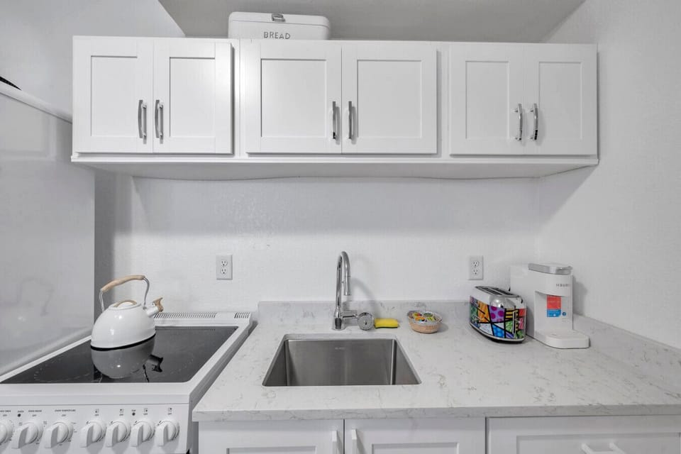 Spotless kitchen counter w/ modern finishes, ideal for quick breakfasts or meal prep.