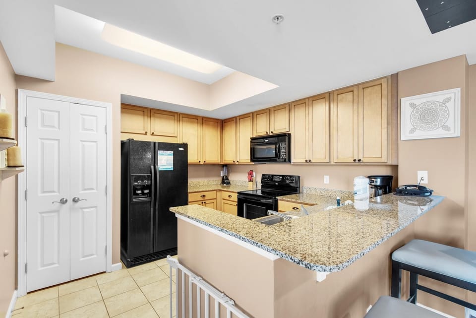Condo, Multiple Beds (Palms Resort #2416 Full 2 Bedroom) | Private kitchen | Oven, toaster