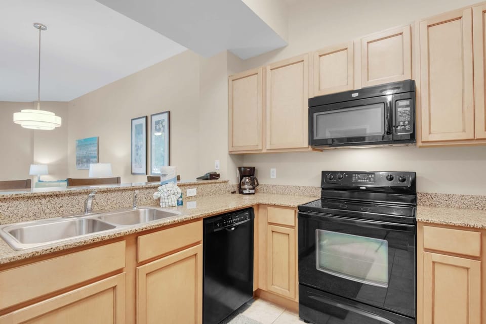 Condo, 1 King Bed with Sofa bed (Palms Resort #2108 Jr. 2BR) | Private kitchen | Oven, toaster