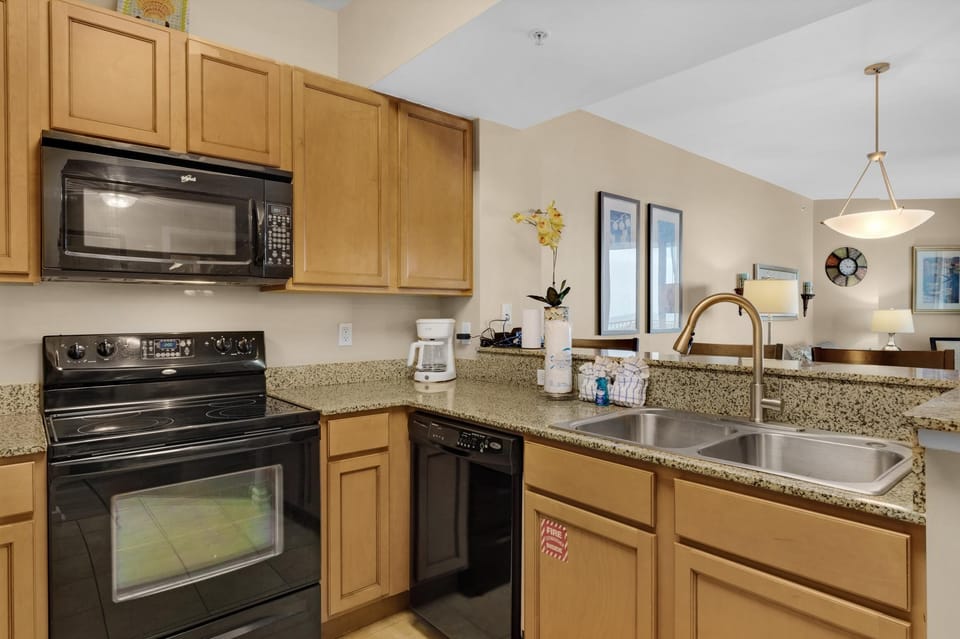 Condo, 1 King Bed with Sofa bed (Palms Resort #1814 Jr. 2BR) | Private kitchen | Oven, toaster
