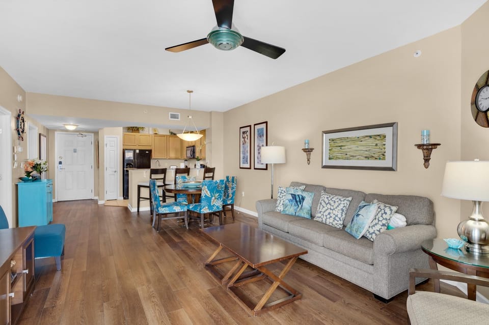 Condo, 1 King Bed with Sofa bed (Palms Resort #1814 Jr. 2BR) | Living area | TV