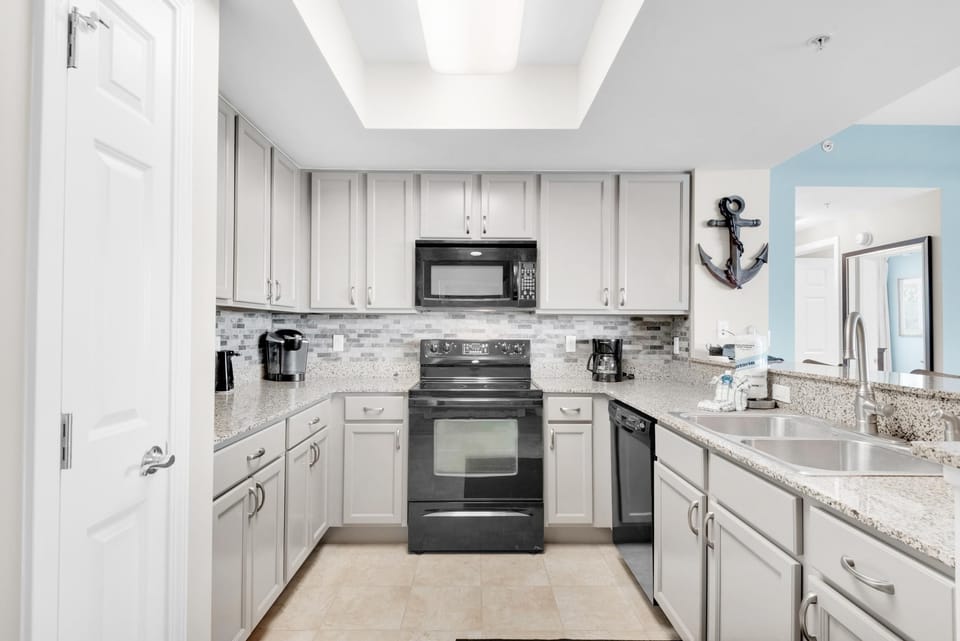 Condo, Multiple Beds (Palms Resort #1602 Full 2 Bedroom) | Private kitchen | Oven, toaster