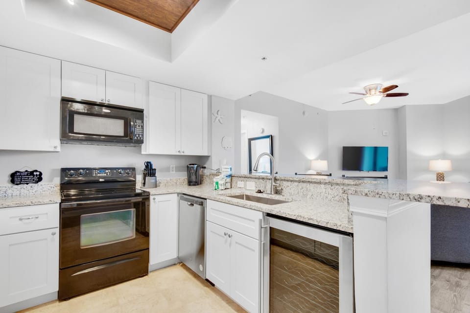 Condo, Multiple Beds (Palms Resort #1202 Full 2 Bedroom) | Private kitchen | Oven, toaster
