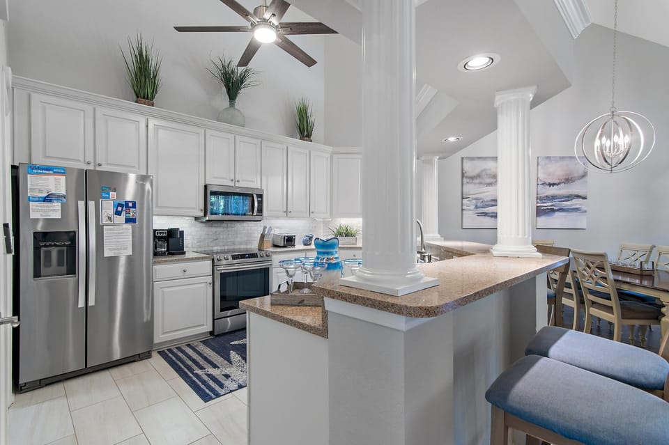 House, Multiple Beds (Thirsty Turtle) | Private kitchen | Oven, toaster