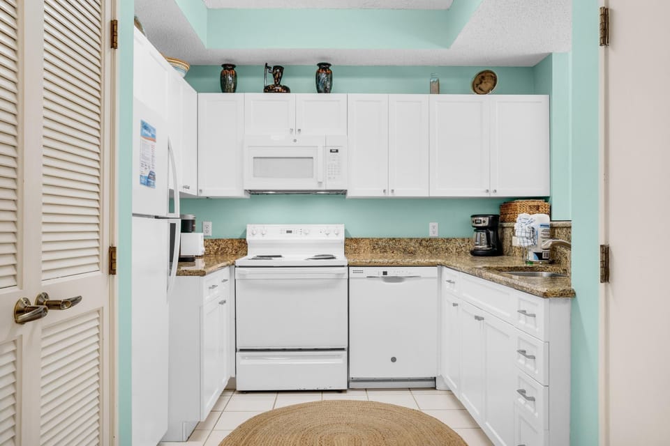 Condo, 1 King Bed (Summit at Tops'l 212) | Private kitchen | Oven, toaster