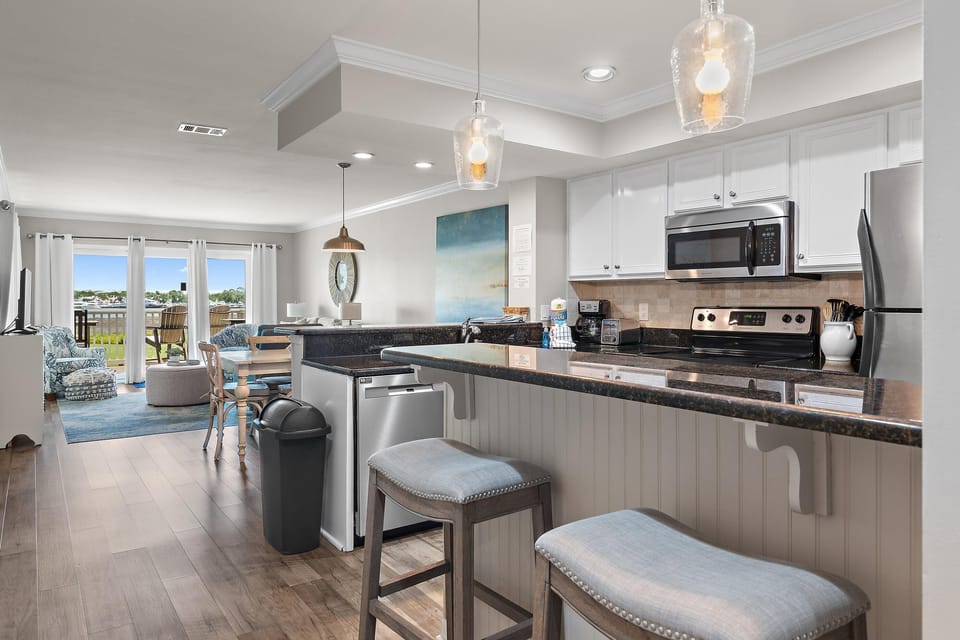 Condo, Multiple Beds (Harbour Hideaway) | Private kitchen | Oven, toaster